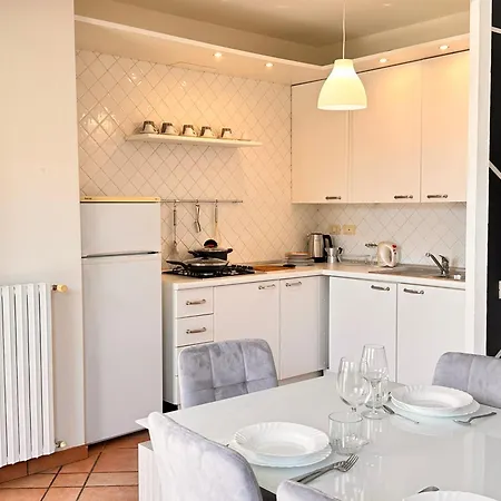 Quadrilocale 3 Camere, Terrazzo, Garage, In Centro *