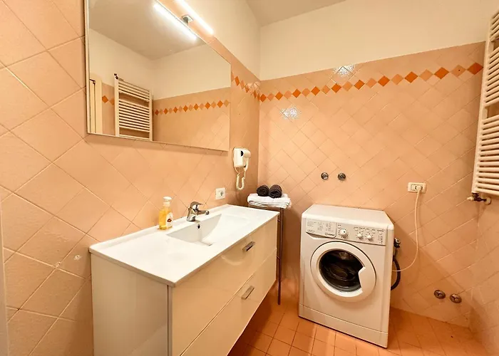 Quadrilocale 3 Camere, Terrazzo, Garage, In Centro *